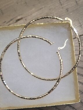 14 Gold Fild Large Gold Textured Hoop Earrings - Unbranded